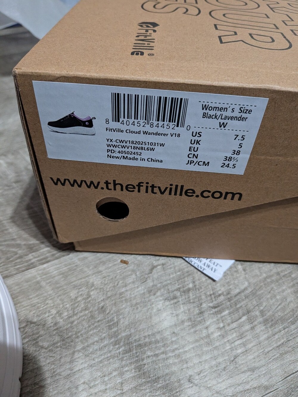 New Women's 7.5 Wide Sneakers - Picture 6 of 6